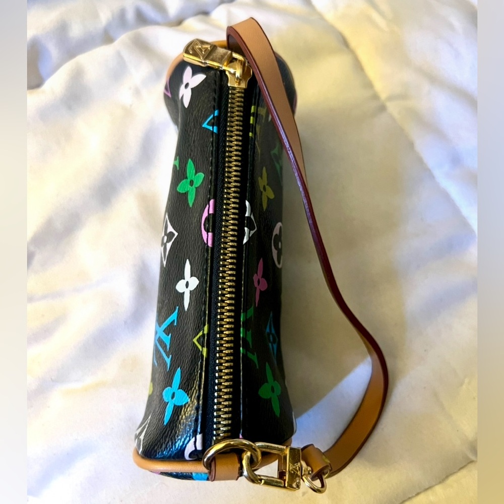 👑✅PRICE FIRM✅ Black Multicolor Monogram Mini Barrel Cosmetic Case. Brand new! - Picture 5 of 14